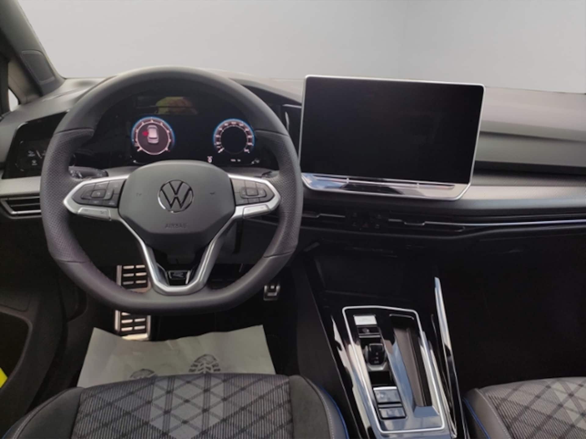 Volkswagen Golf R-Line