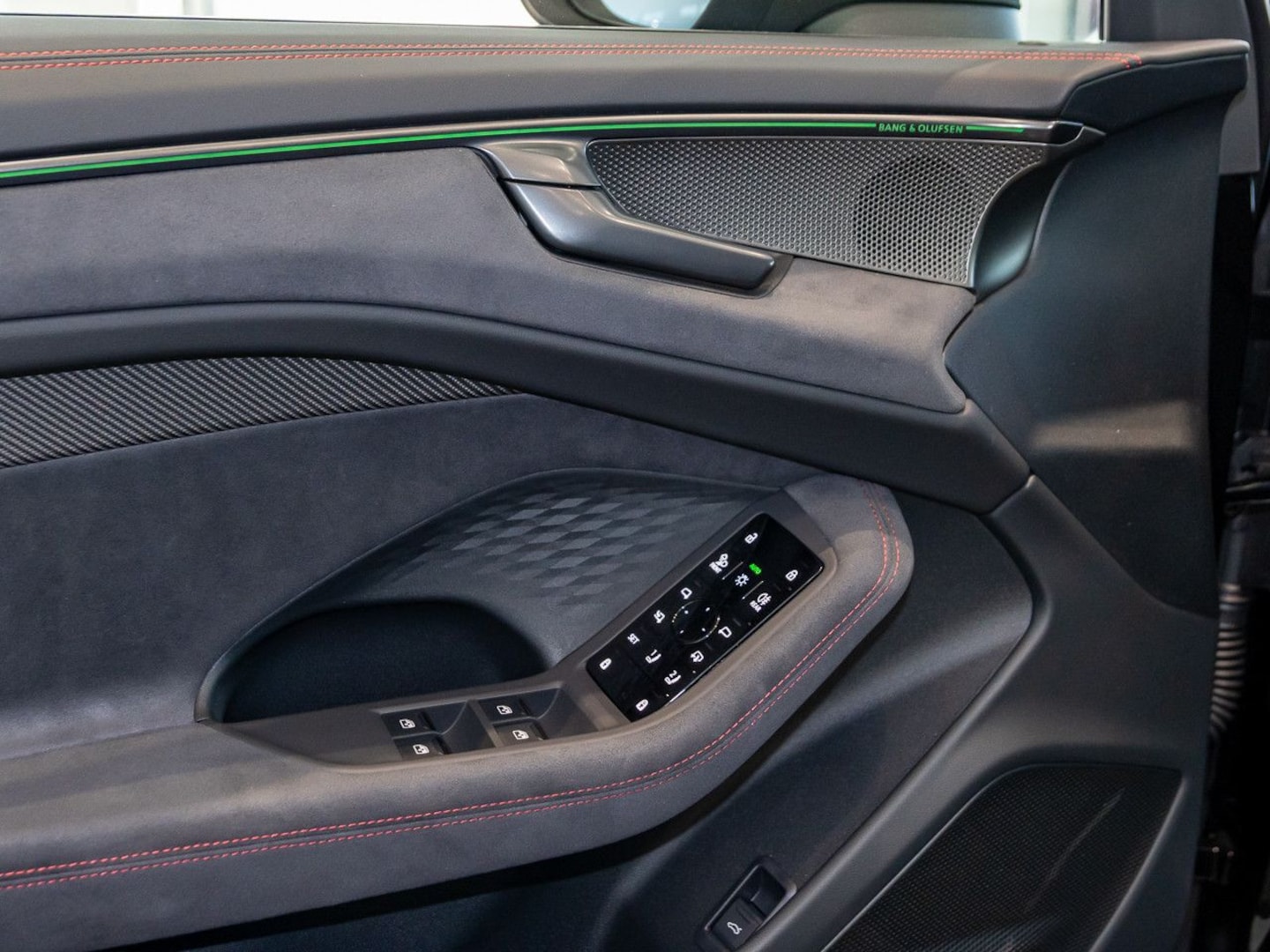 Bild über Audi A6 Avant TFSI quattro 270 kW S tronic - für weitere Informationen kontaktieren Sie den Audi Partner