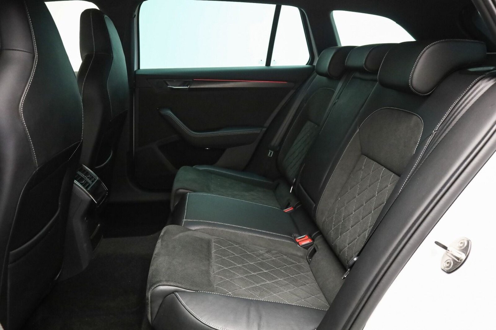 Škoda Superb Combi – Bild 23