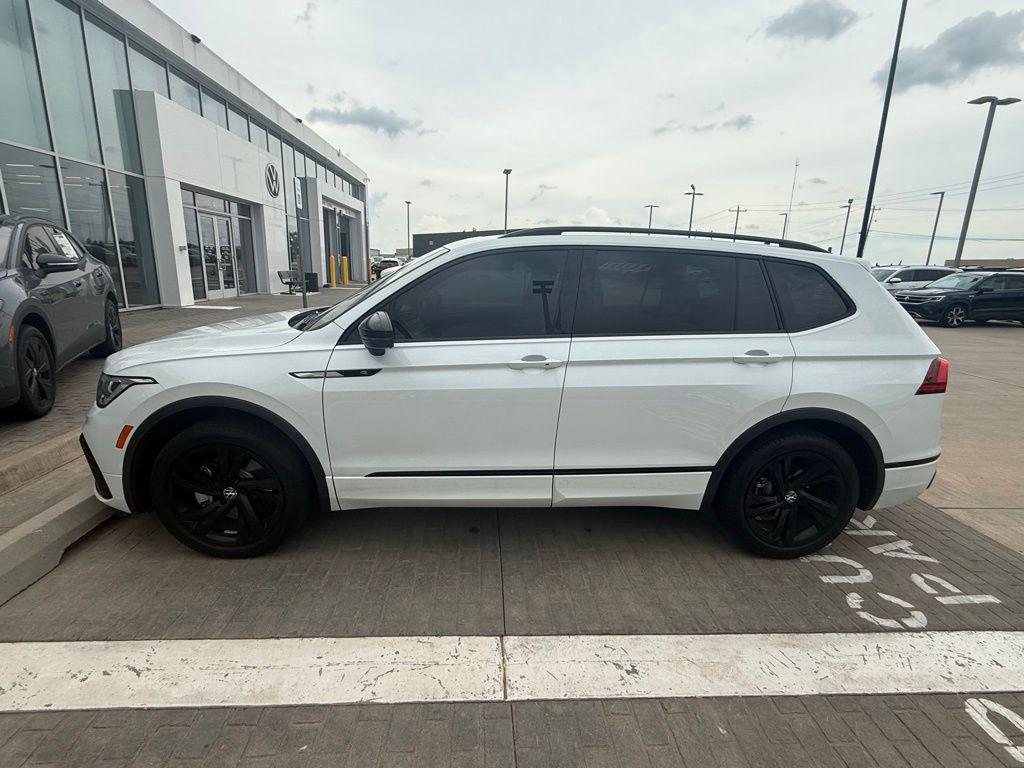 2024 Volkswagen Tiguan 2.0T SE R-Line Black 4Motion's photo