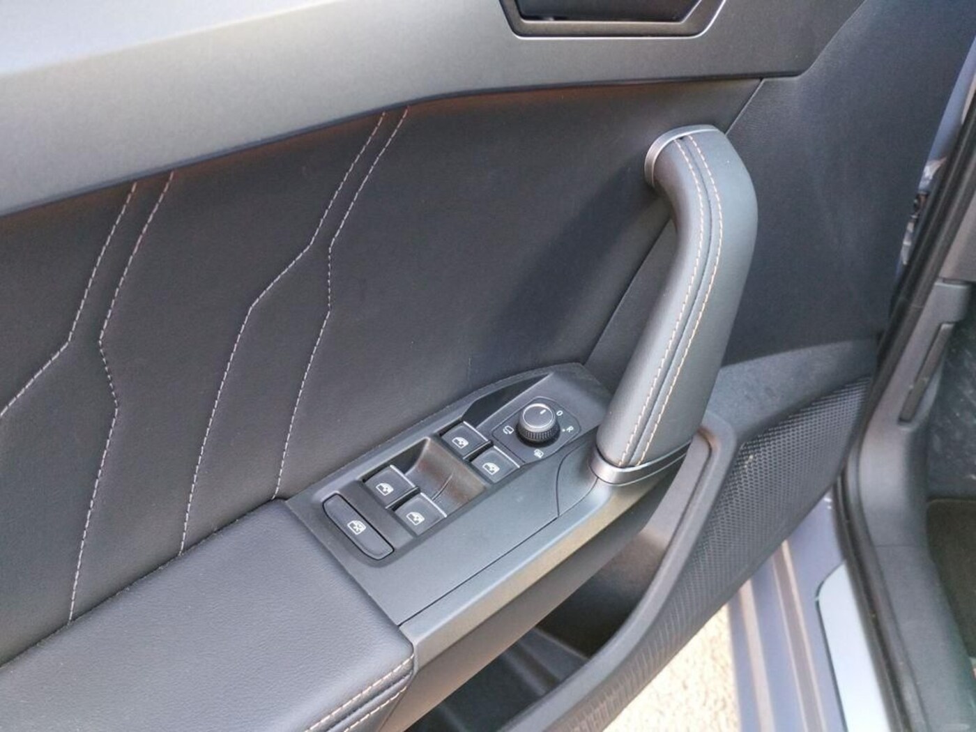 CUPRA Leon Sportstourer 1.5 eTSI Tech Edition DSG 110 kW (150 CV) — photo 11