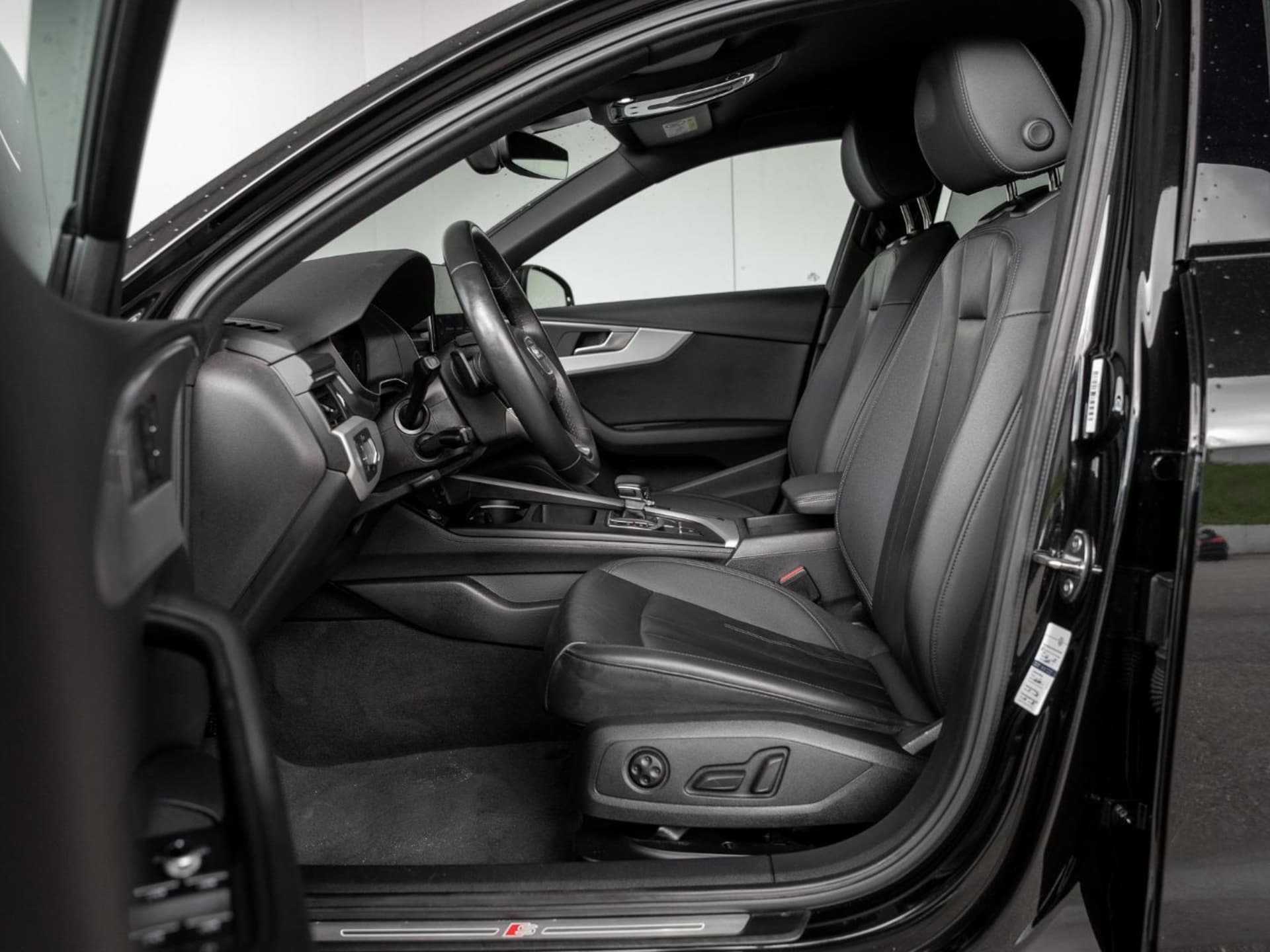 Audi A4 Avant S line