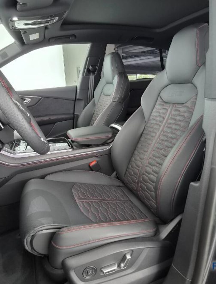 Bild über Audi RS Q8 SUV TFSI quattro 471 kW tiptronic - für weitere Informationen kontaktieren Sie den Audi Partner