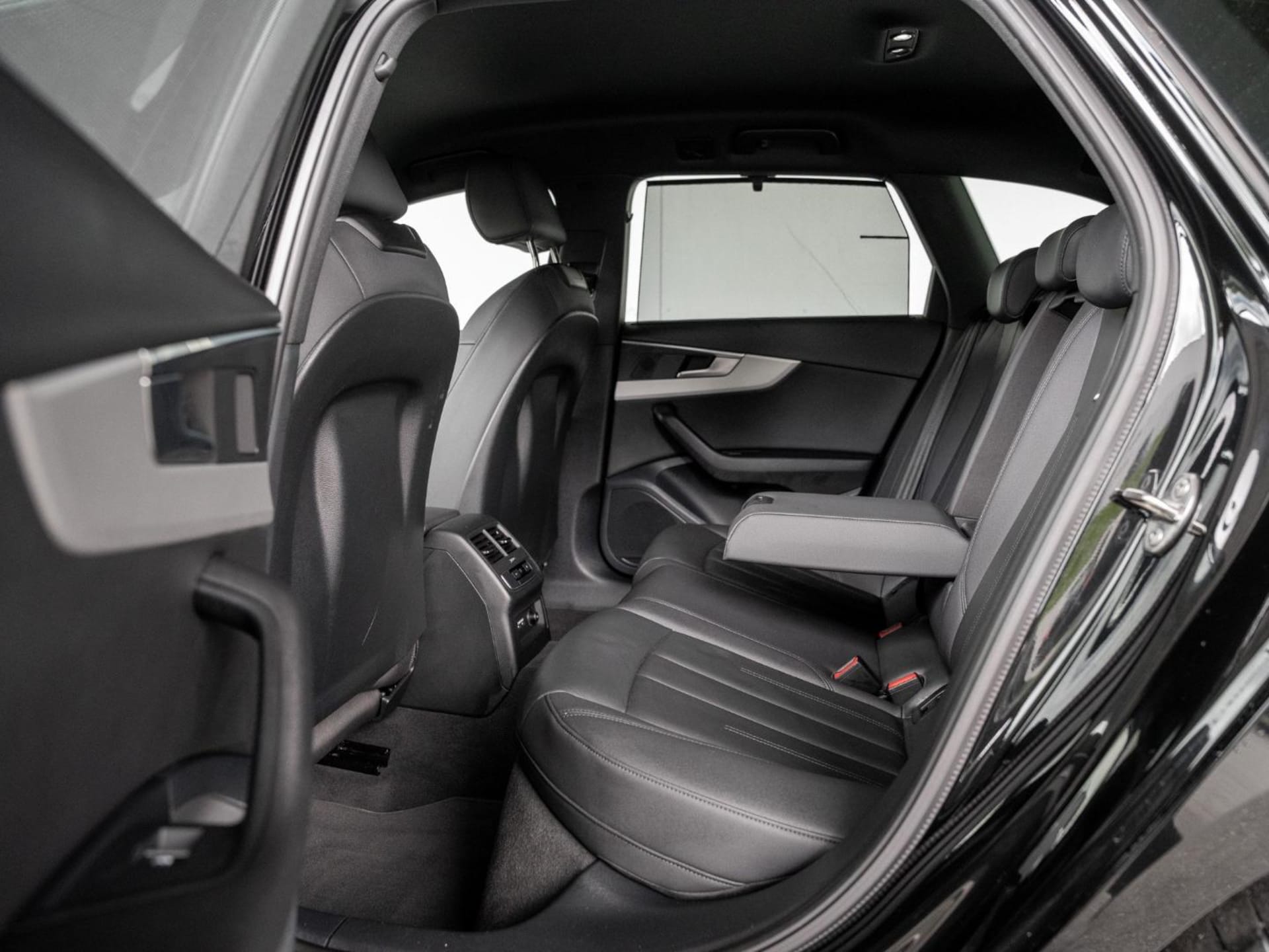 Audi A4 Avant S line