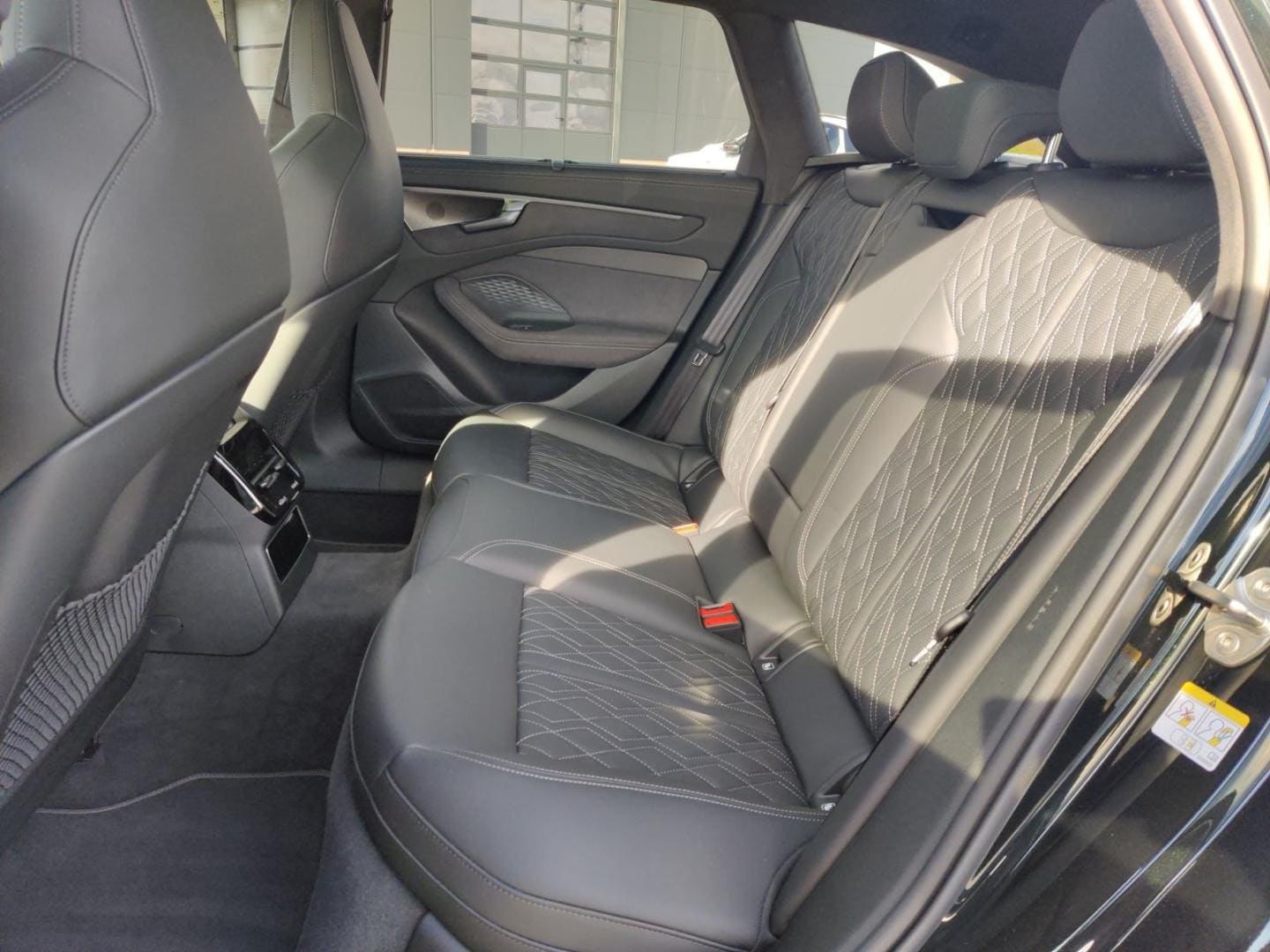 Bild über Audi A6 Avant TDI quattro 220 kW S tronic - für weitere Informationen kontaktieren Sie den Audi Partner