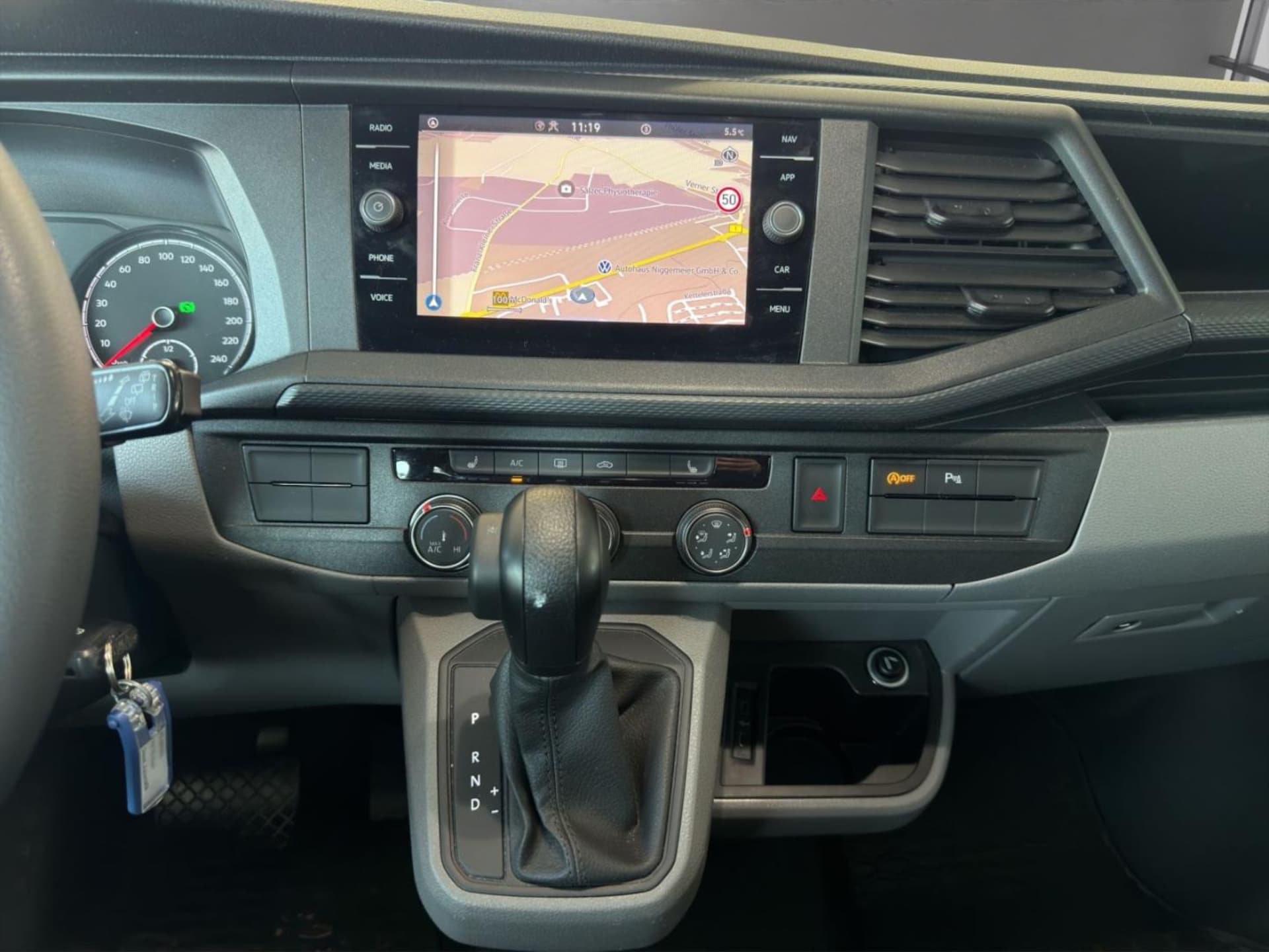 Volkswagen T6.1 Transporter Kombi langer Radstand