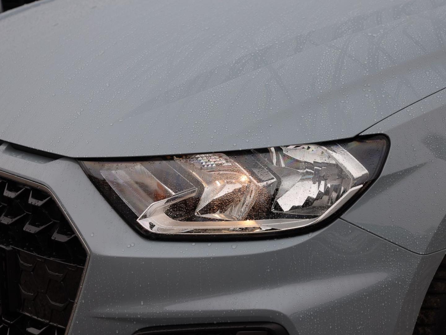 Bild über Audi A1 Sportback S line 30 TFSI S tronic - für weitere Informationen kontaktieren Sie den Audi Partner