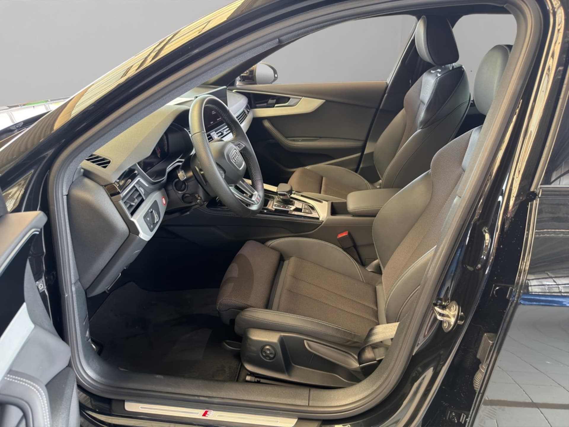Audi A4 Avant S line