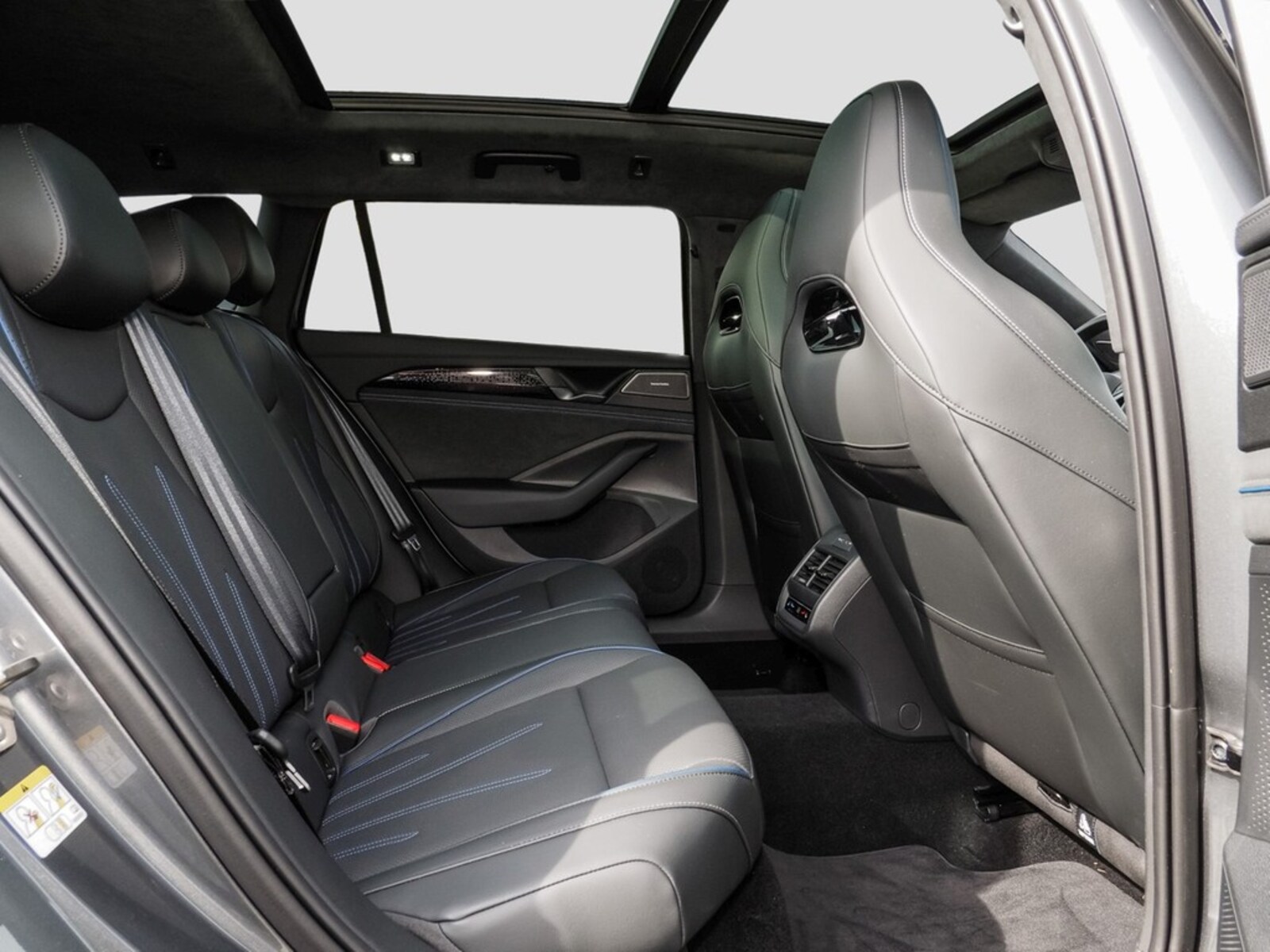 Volkswagen Passat – Bild 13