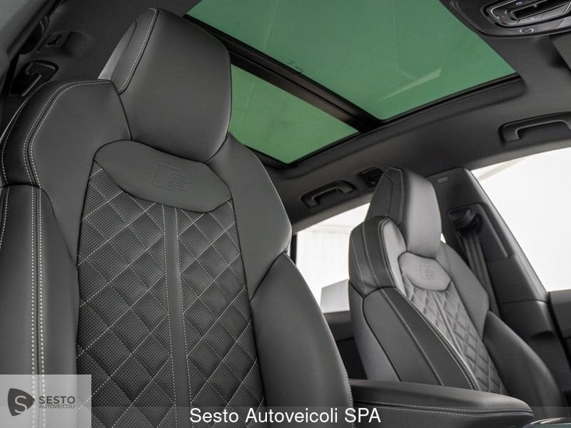 Immagine di Audi Q8 SUV S line edition 55 TFSI quattro 250 kW (340 CV) tiptronic - Vista: for more details contact your dealer