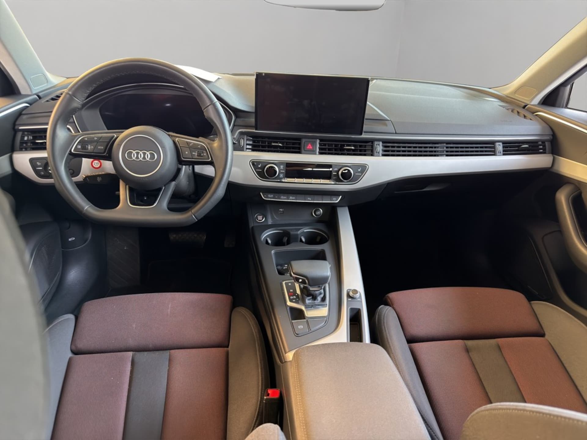 Audi A4 Avant S line