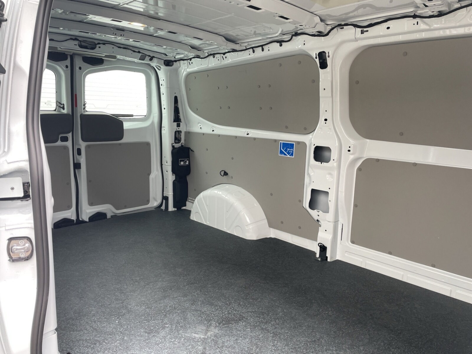 Volkswagen Transporter Kasten langer Radstand – Bild 11