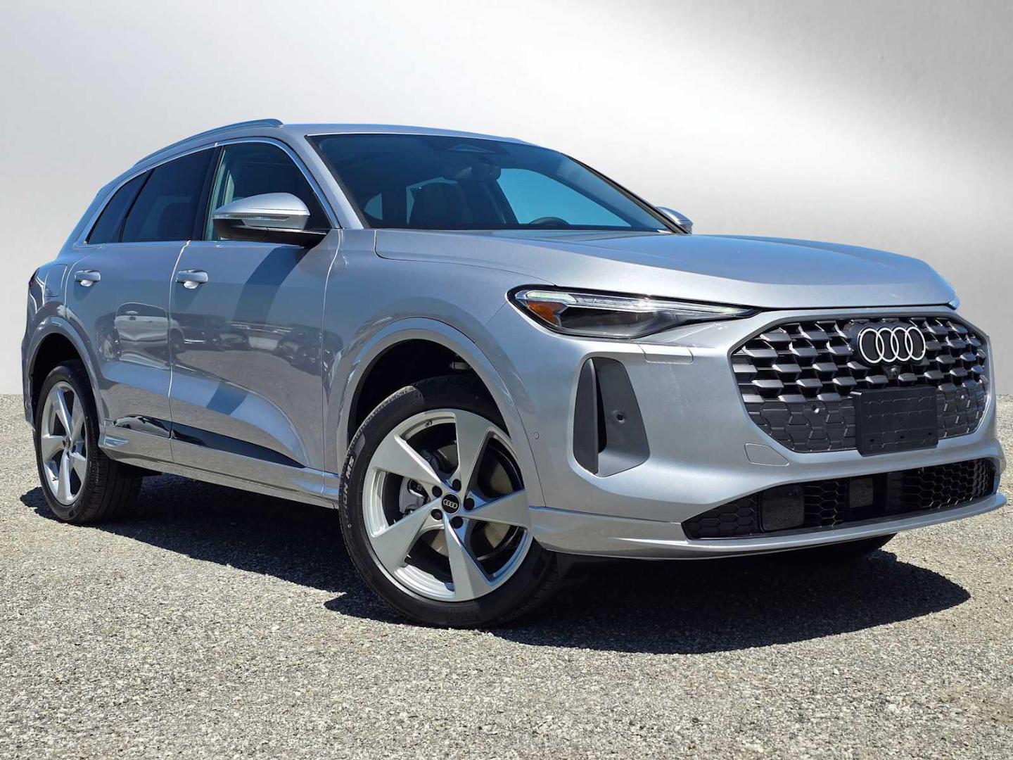 2026 Audi Q5 Premium Plus quattro's photo