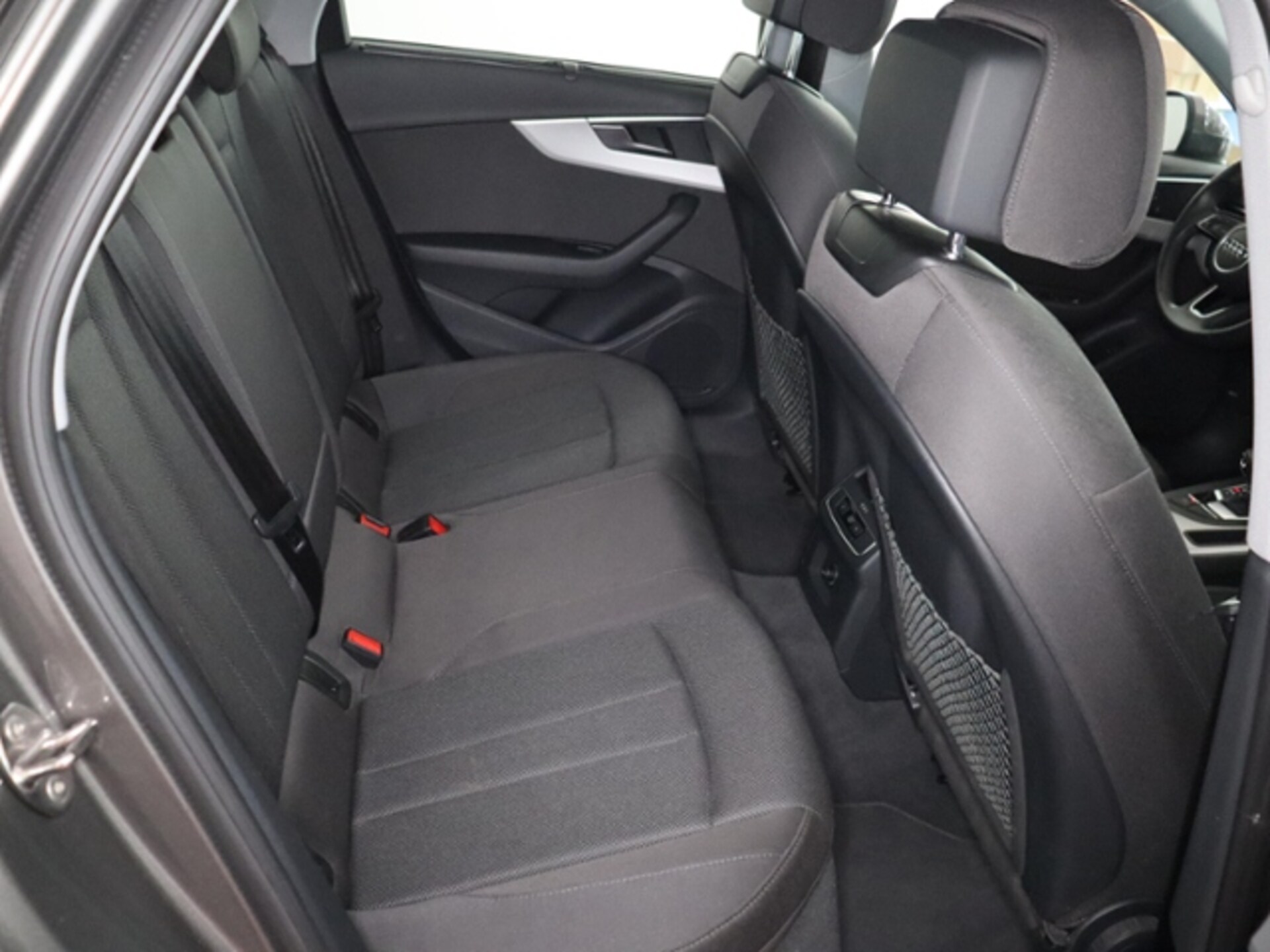 Audi A4 Limousine