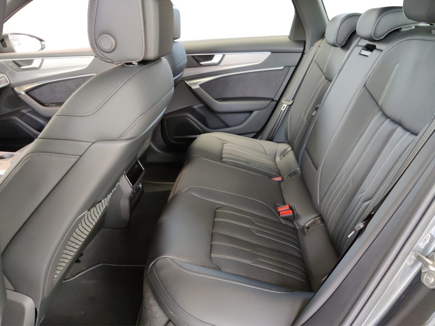 Bild über Audi S6 Avant TDI quattro tiptronic - für weitere Informationen kontaktieren Sie den Audi Partner