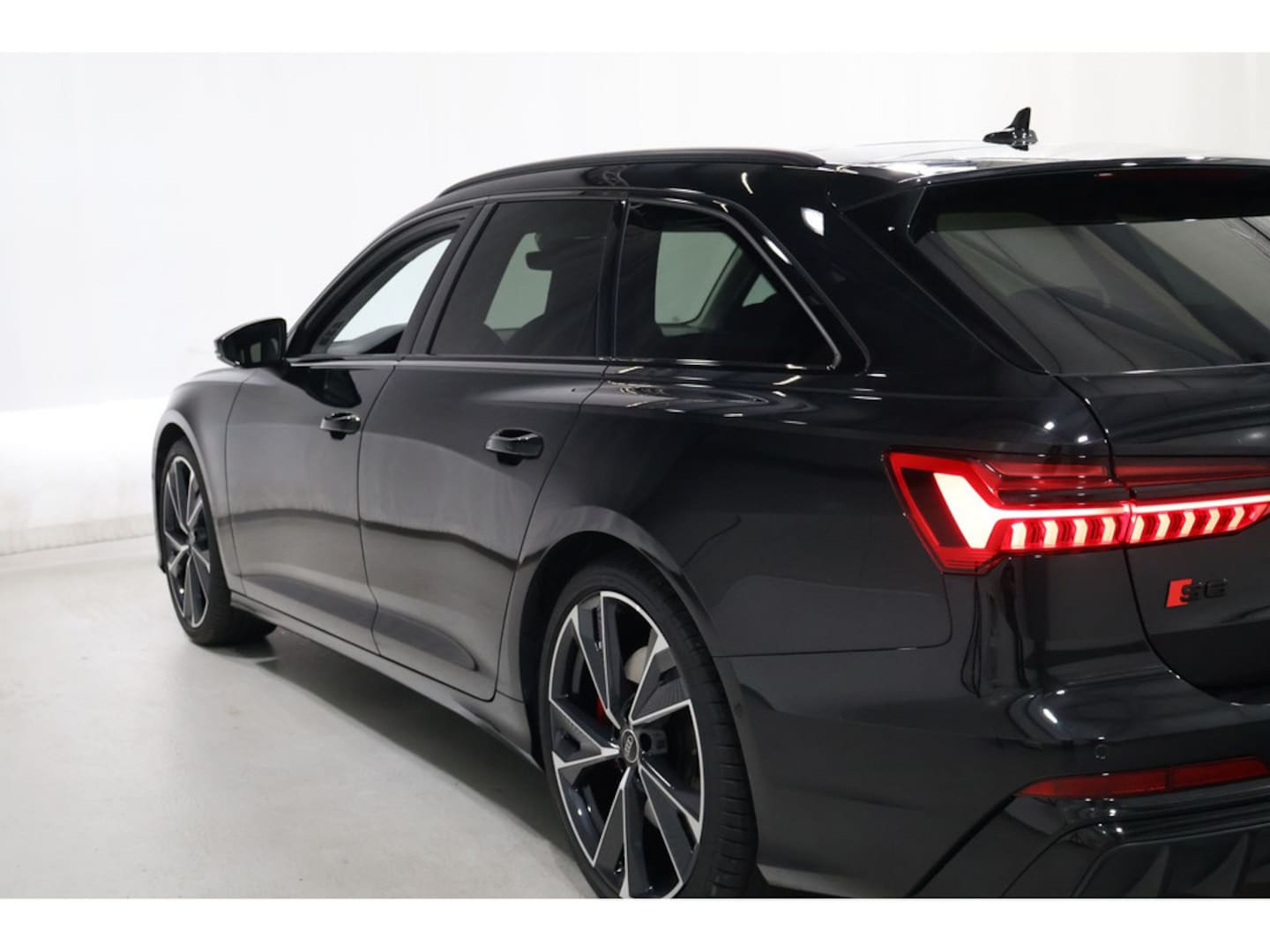 Bild über Audi S6 Avant TDI quattro tiptronic - für weitere Informationen kontaktieren Sie den Audi Partner