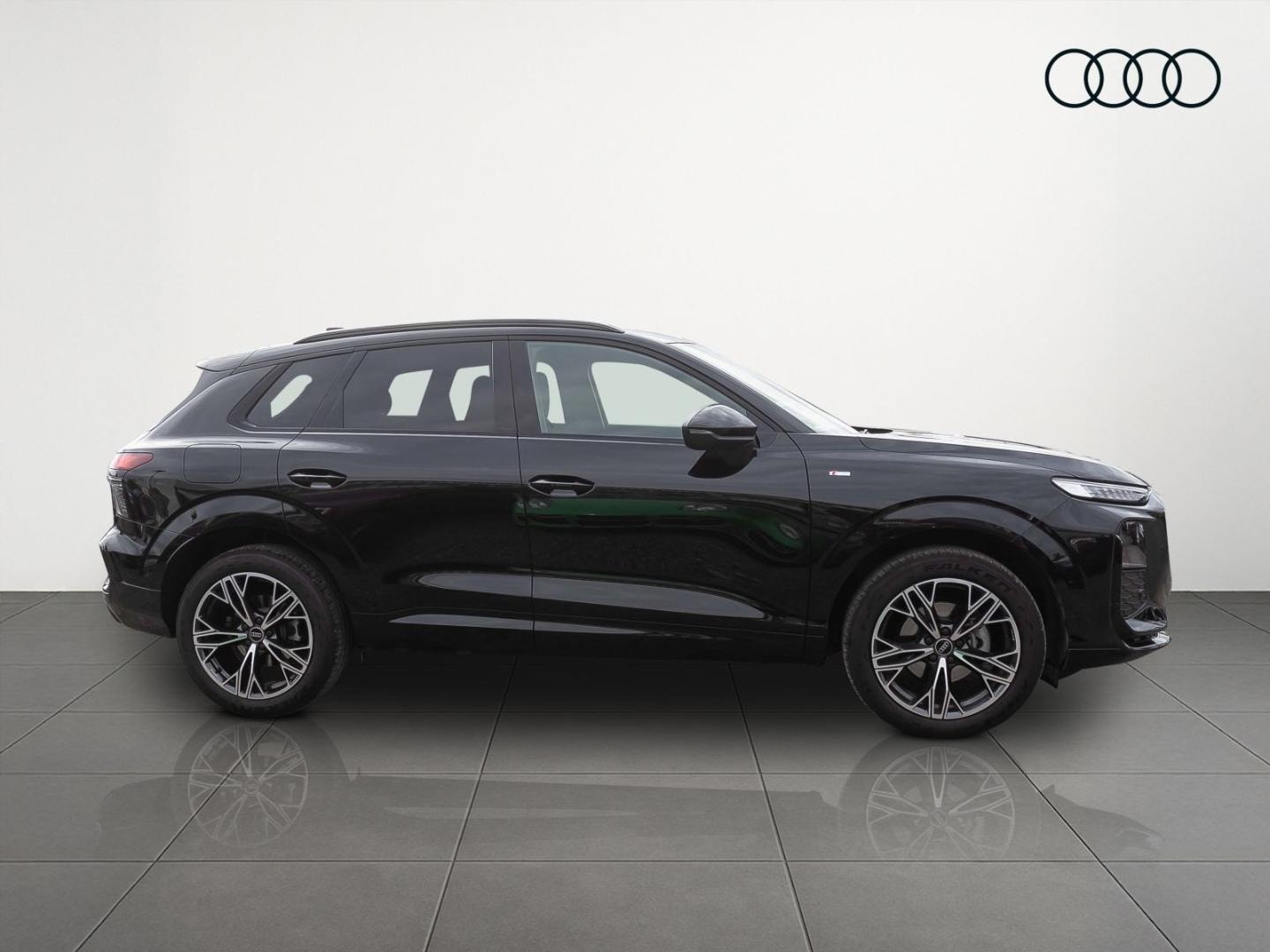 Bild über Audi Q3 SUV TFSI 110 kW S tronic - für weitere Informationen kontaktieren Sie den Audi Partner