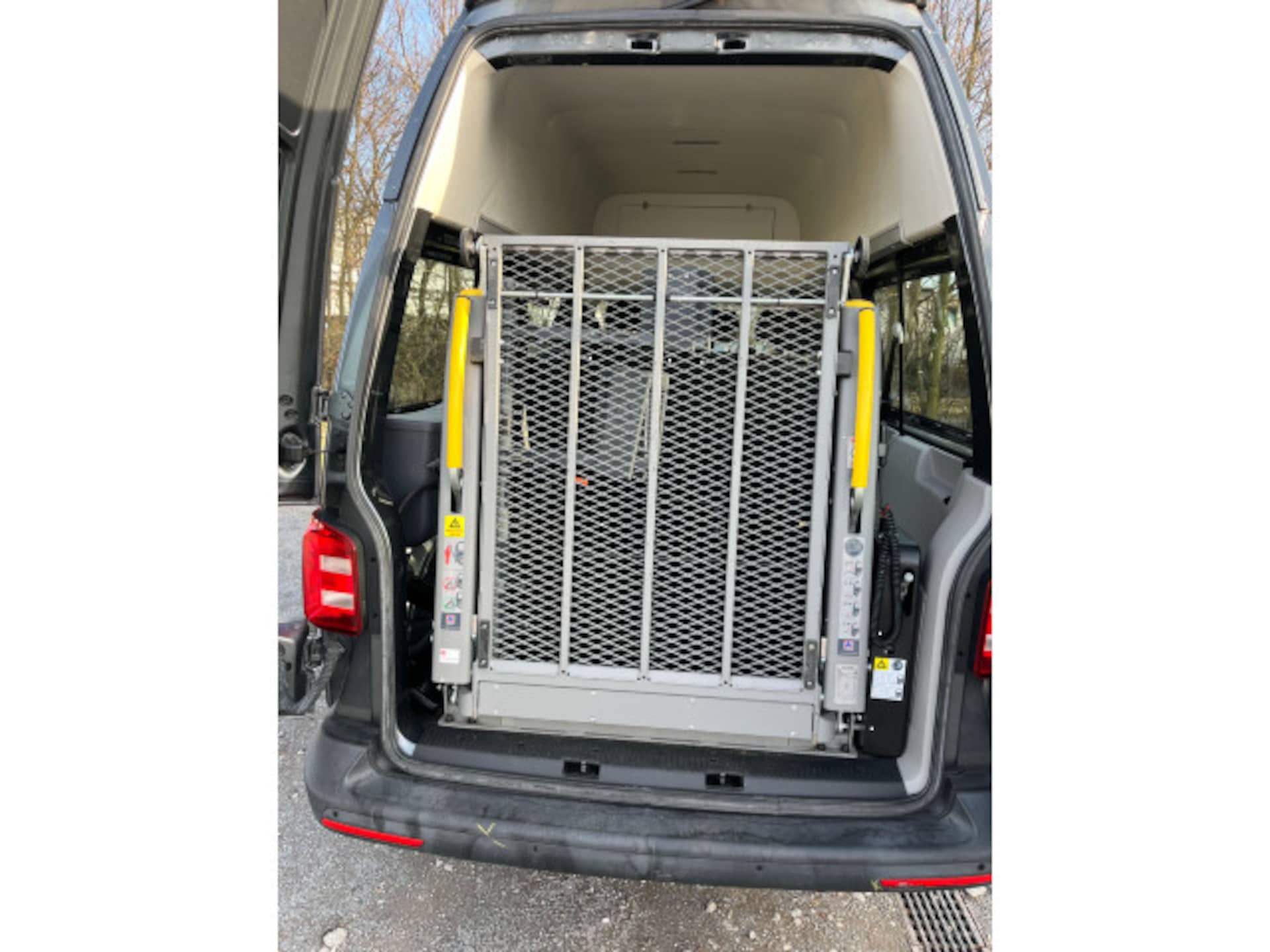 Volkswagen T6 Transporter Kombi langer Radstand