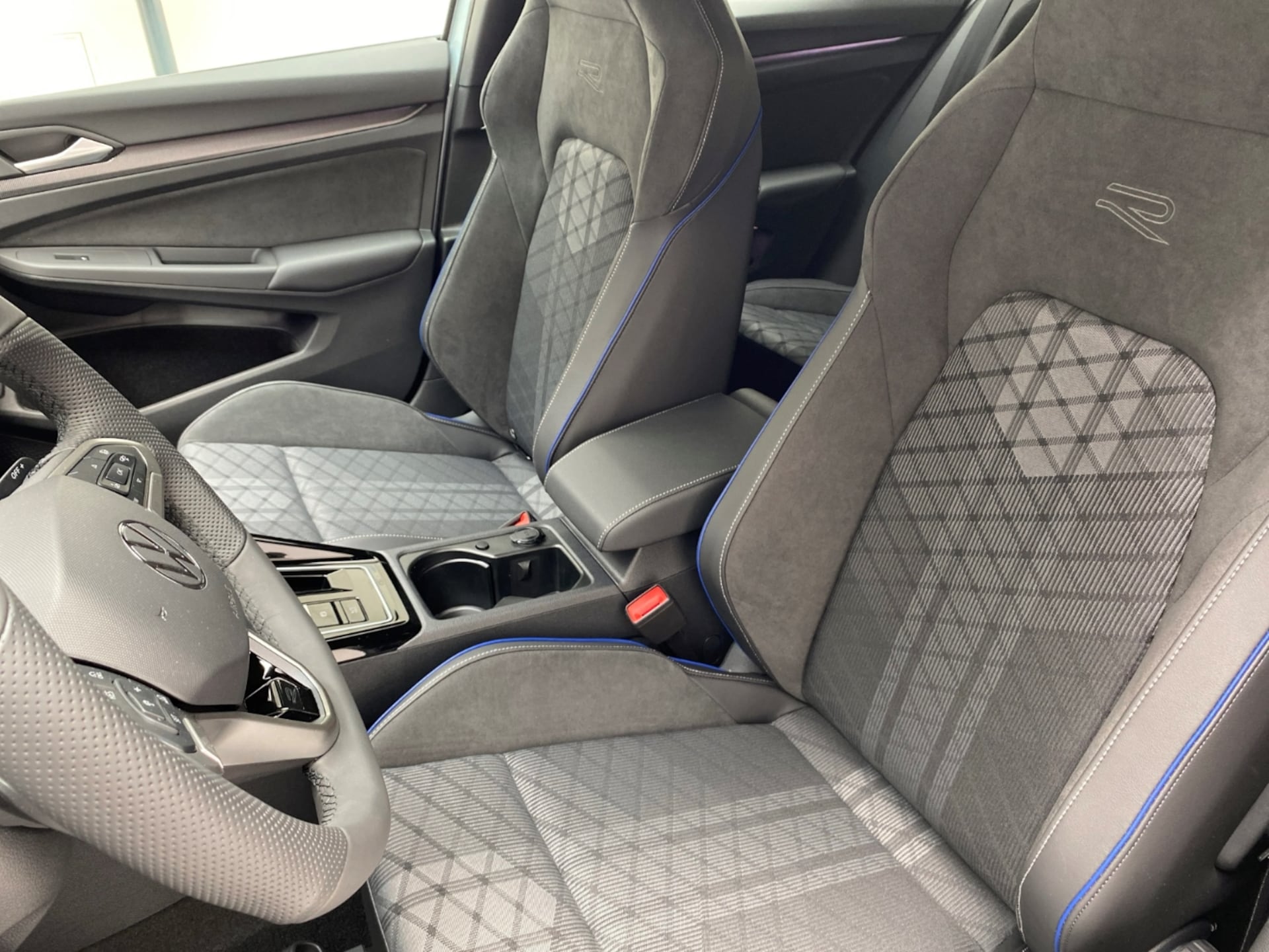 Volkswagen Golf R-Line