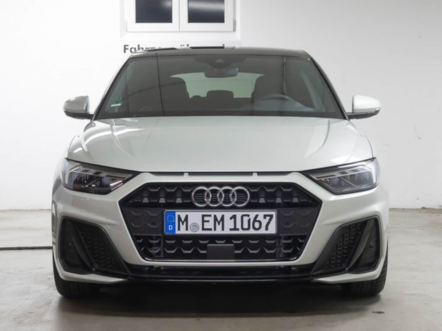 Bild über Audi A1 Sportback S line 35 TFSI S tronic - für weitere Informationen kontaktieren Sie den Audi Partner