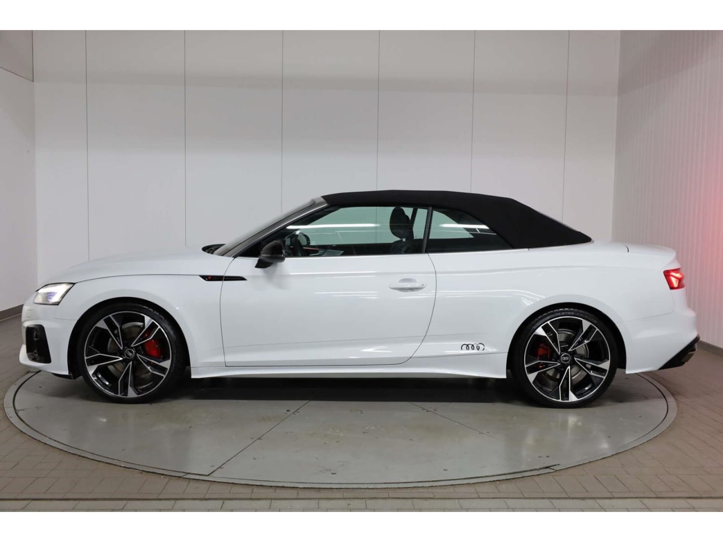 Bild über Audi A5 Cabriolet S line 40 TFSI quattro S tronic - für weitere Informationen kontaktieren Sie den Audi Partner