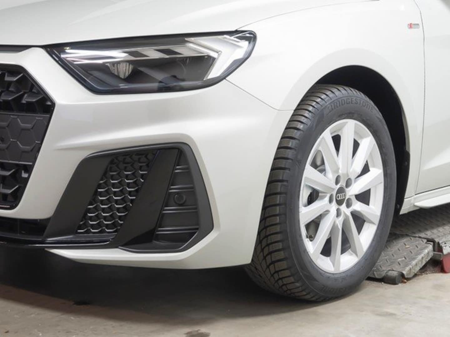 Bild über Audi A1 Sportback S line 35 TFSI S tronic - für weitere Informationen kontaktieren Sie den Audi Partner