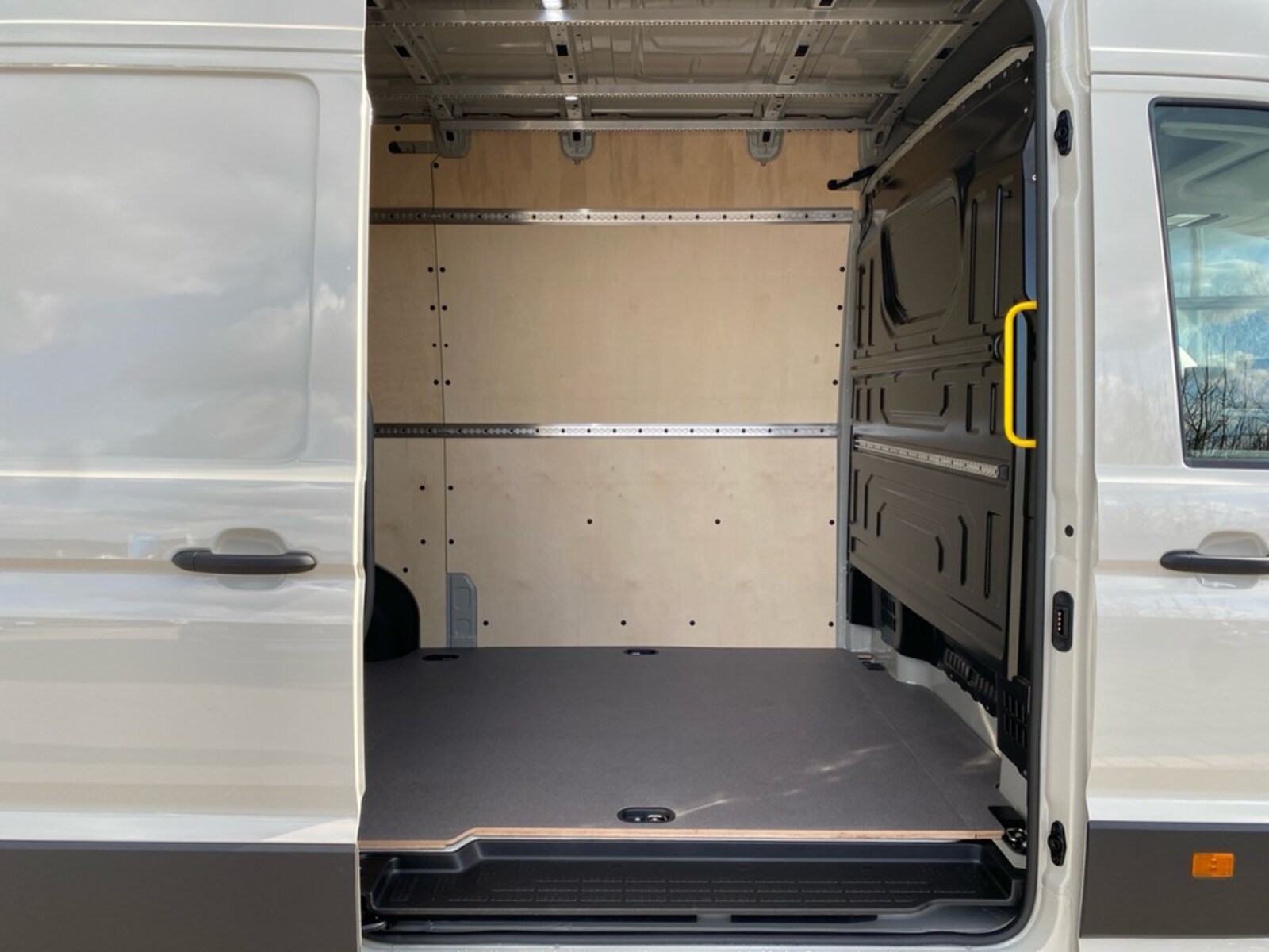Volkswagen Crafter Kasten mittlerer Radstand – Bild 17