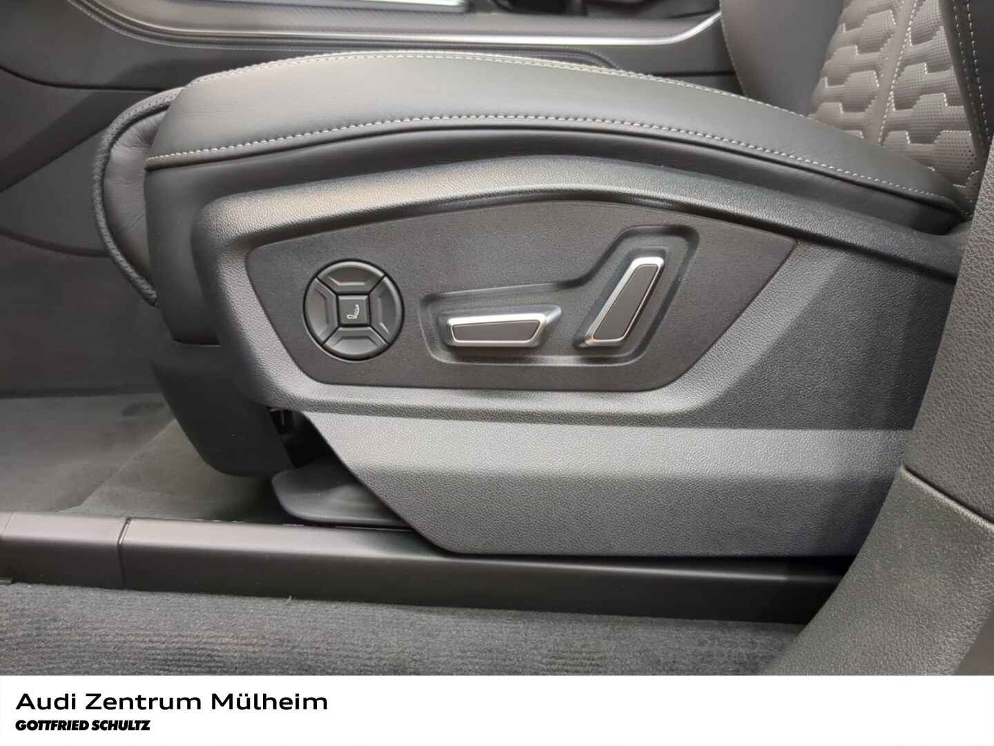Image about Audi RS Q8 SUV quattro tiptronic