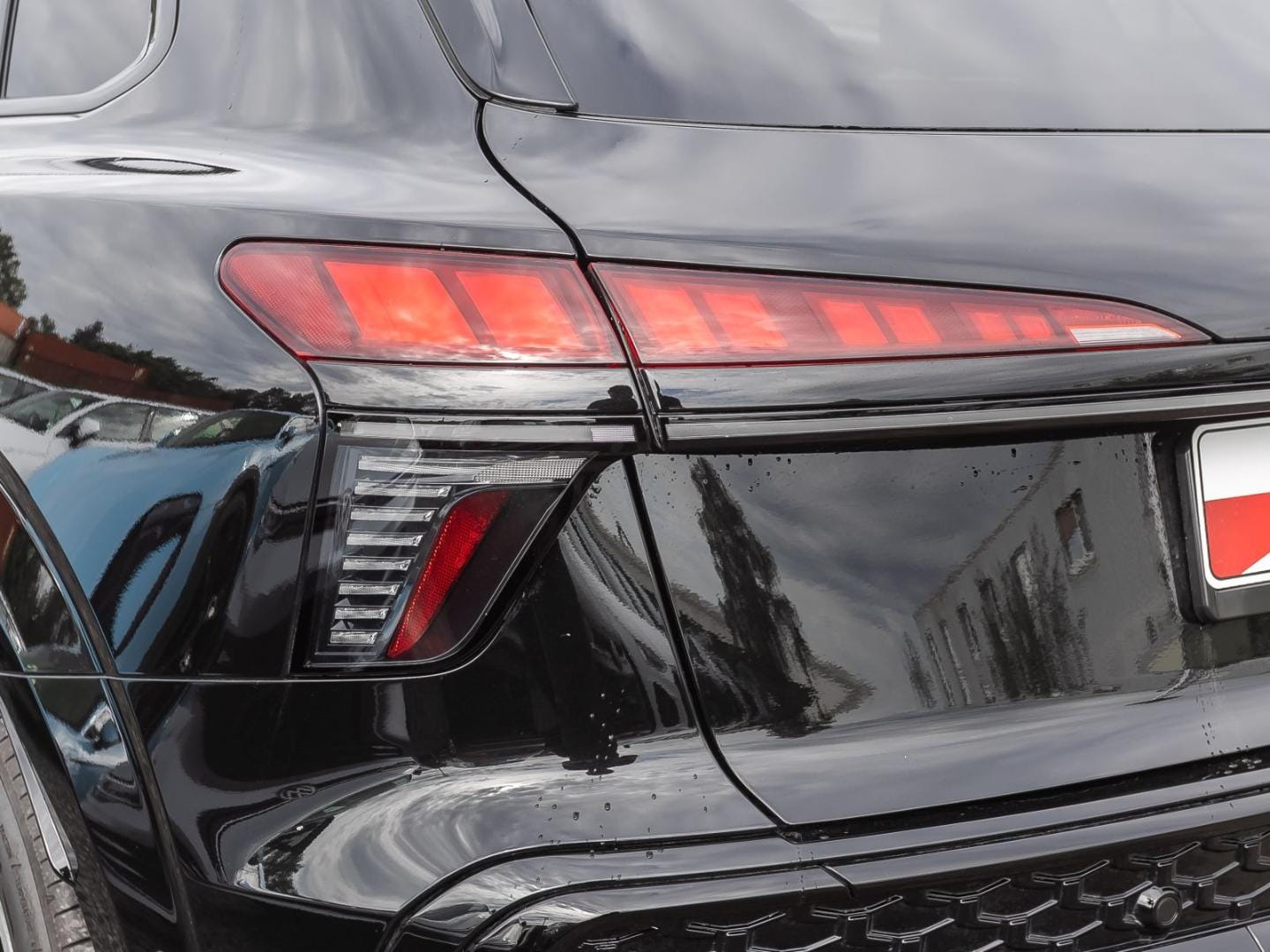 Bild über Audi Q3 SUV TFSI 110 kW S tronic - für weitere Informationen kontaktieren Sie den Audi Partner