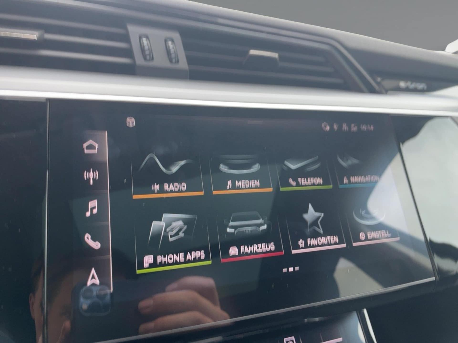 Audi e-tron S line