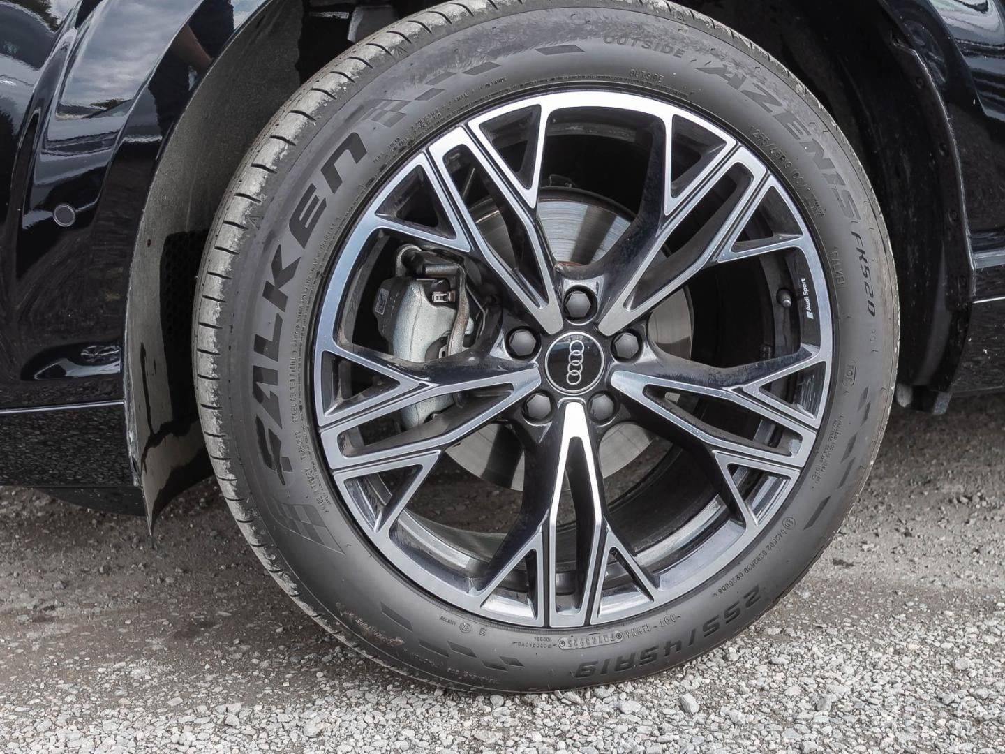 Bild über Audi Q3 SUV TFSI 110 kW S tronic - für weitere Informationen kontaktieren Sie den Audi Partner