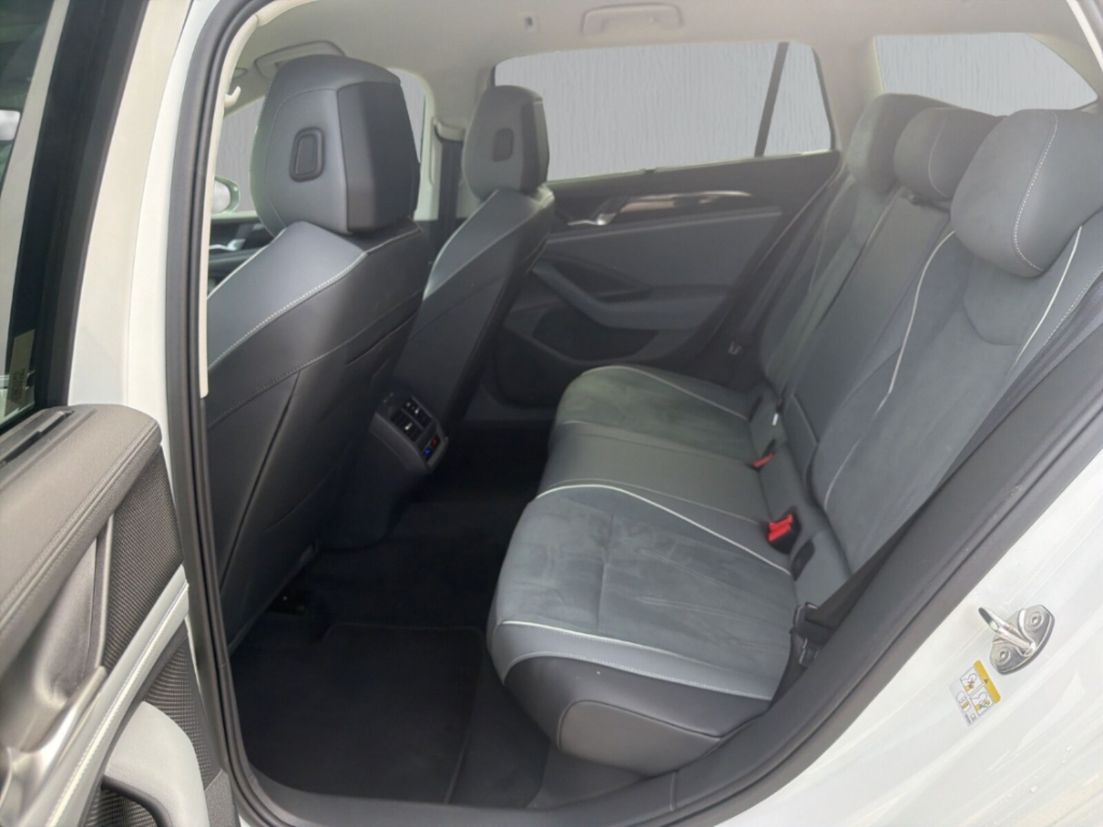Volkswagen Passat – Bild 14