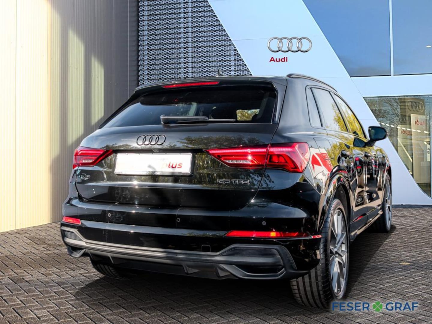 Bild über Audi Q3 S line 35 TFSI S tronic - für weitere Informationen kontaktieren Sie den Audi Partner