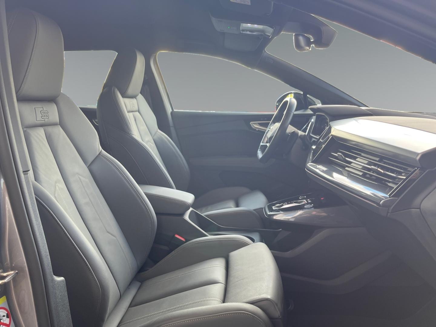 Bild über Audi Q4 e-tron 40 e-tron - für weitere Informationen kontaktieren Sie den Audi Partner