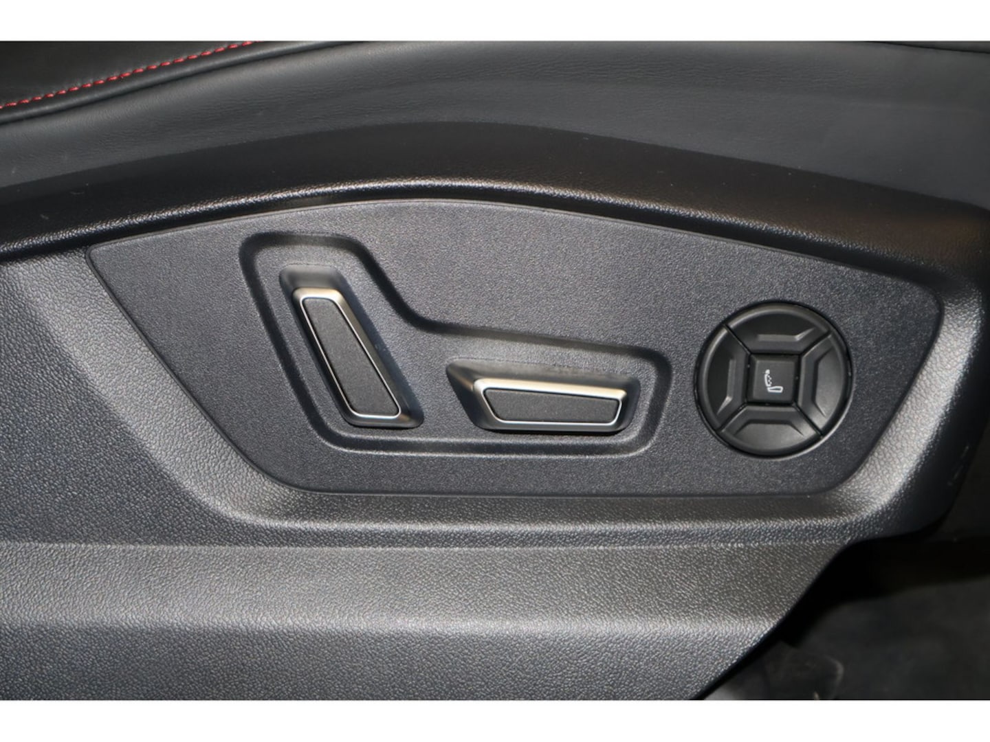 Bild über Audi SQ8 SUV TFSI quattro tiptronic - für weitere Informationen kontaktieren Sie den Audi Partner