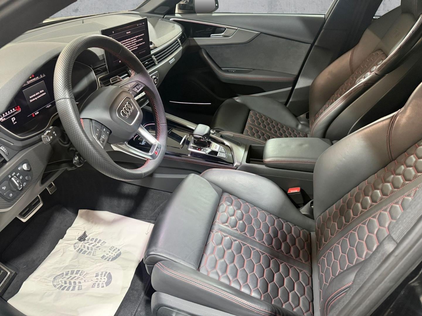 Bild über Audi RS 4 Avant TFSI quattro tiptronic - für weitere Informationen kontaktieren Sie den Audi Partner
