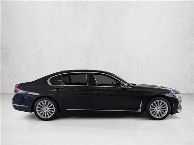 2022 BMW 740