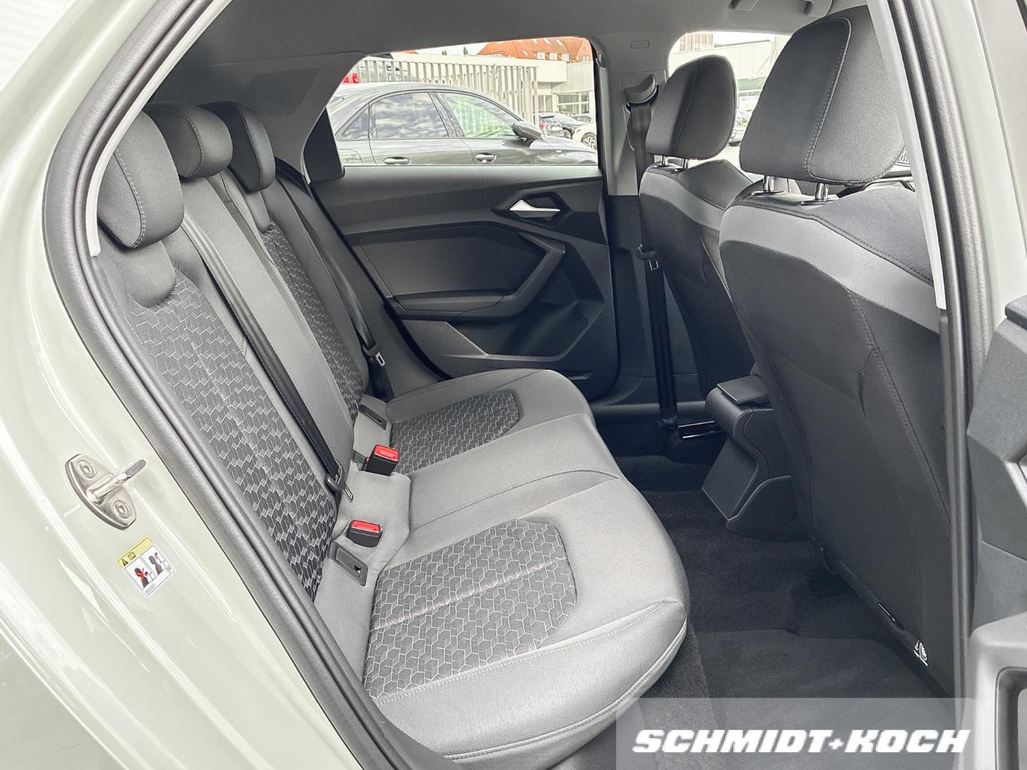 Bild über Audi A1 Sportback S line 25 TFSI S tronic - für weitere Informationen kontaktieren Sie den Audi Partner