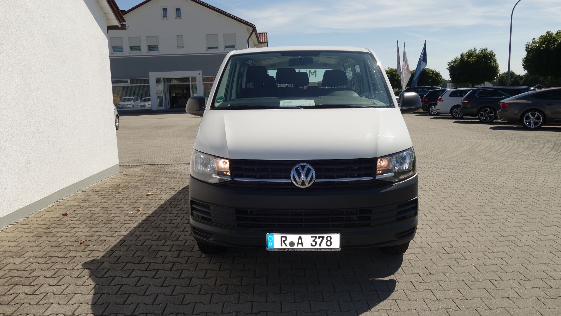 Volkswagen T6 Transporter Kombi langer Radstand