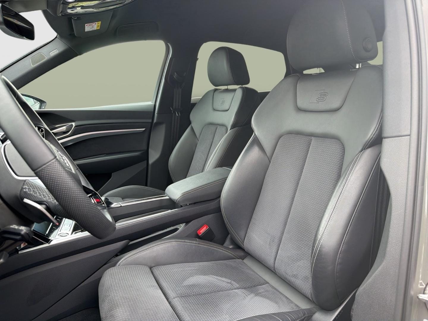 Bild über Audi Q8 Sportback e-tron advanced 50 e-tron quattro - für weitere Informationen kontaktieren Sie den Audi Partner