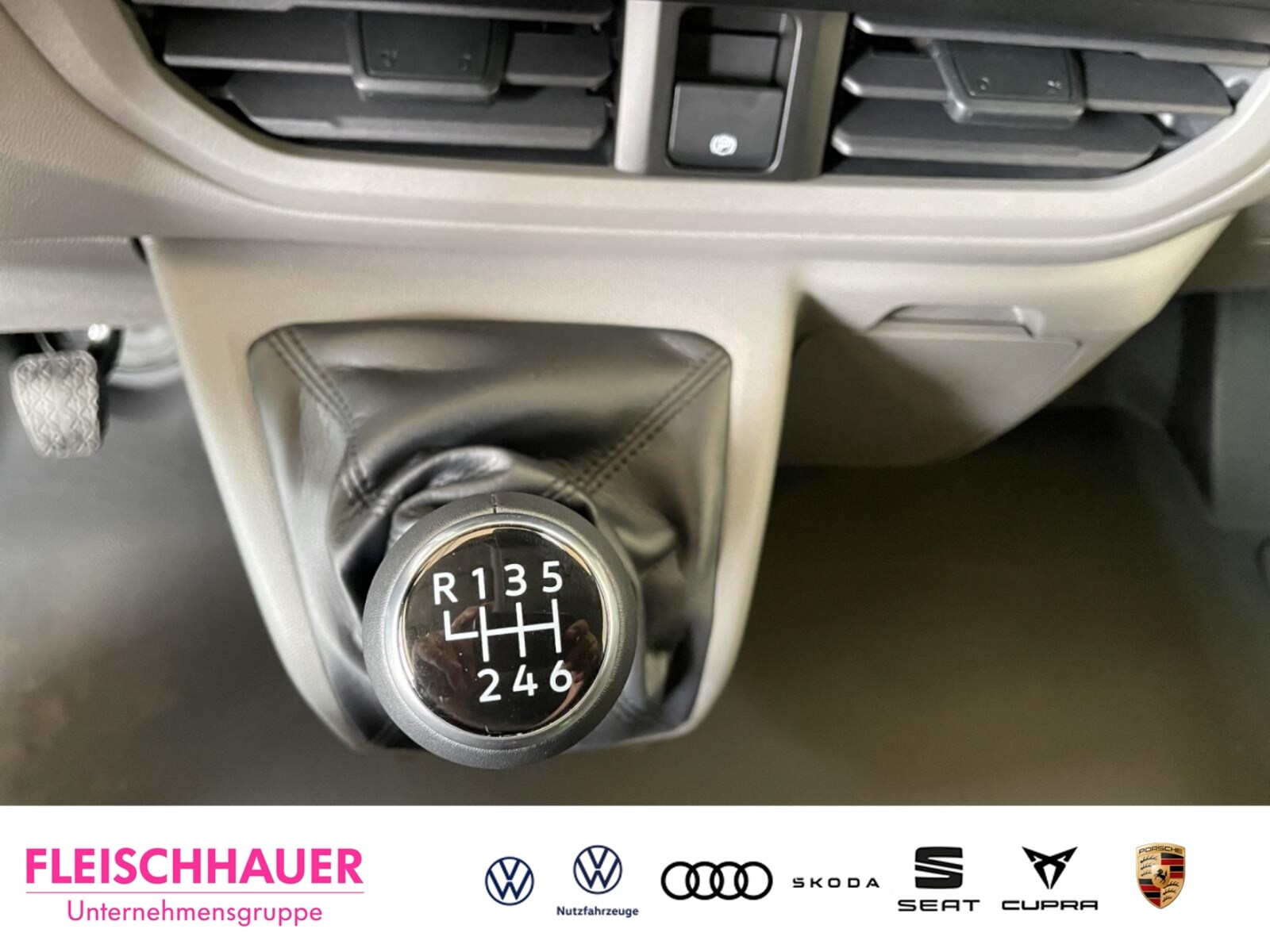 Volkswagen Transporter Kasten kurzer Radstand – Bild 13
