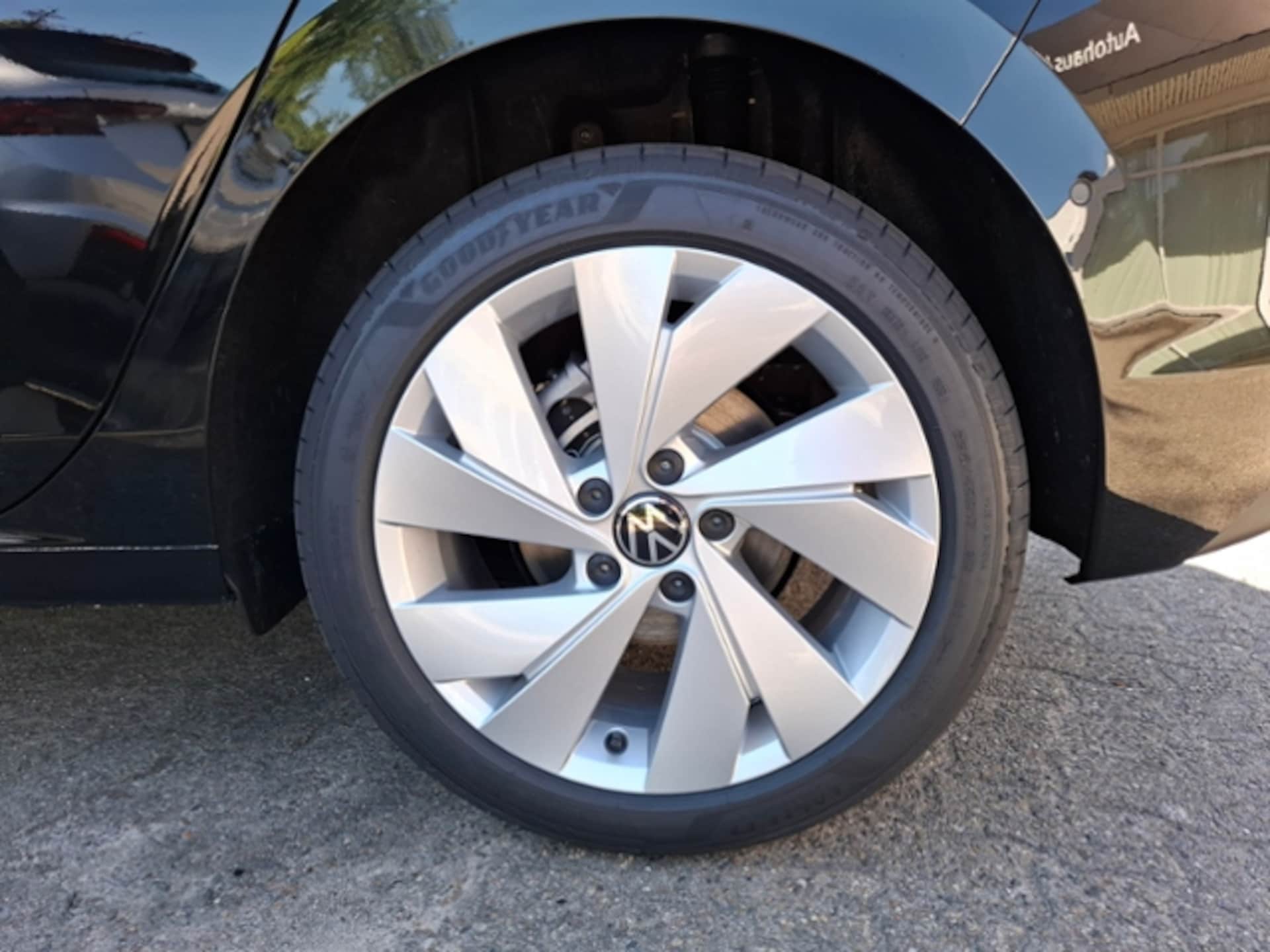 Volkswagen Golf Life