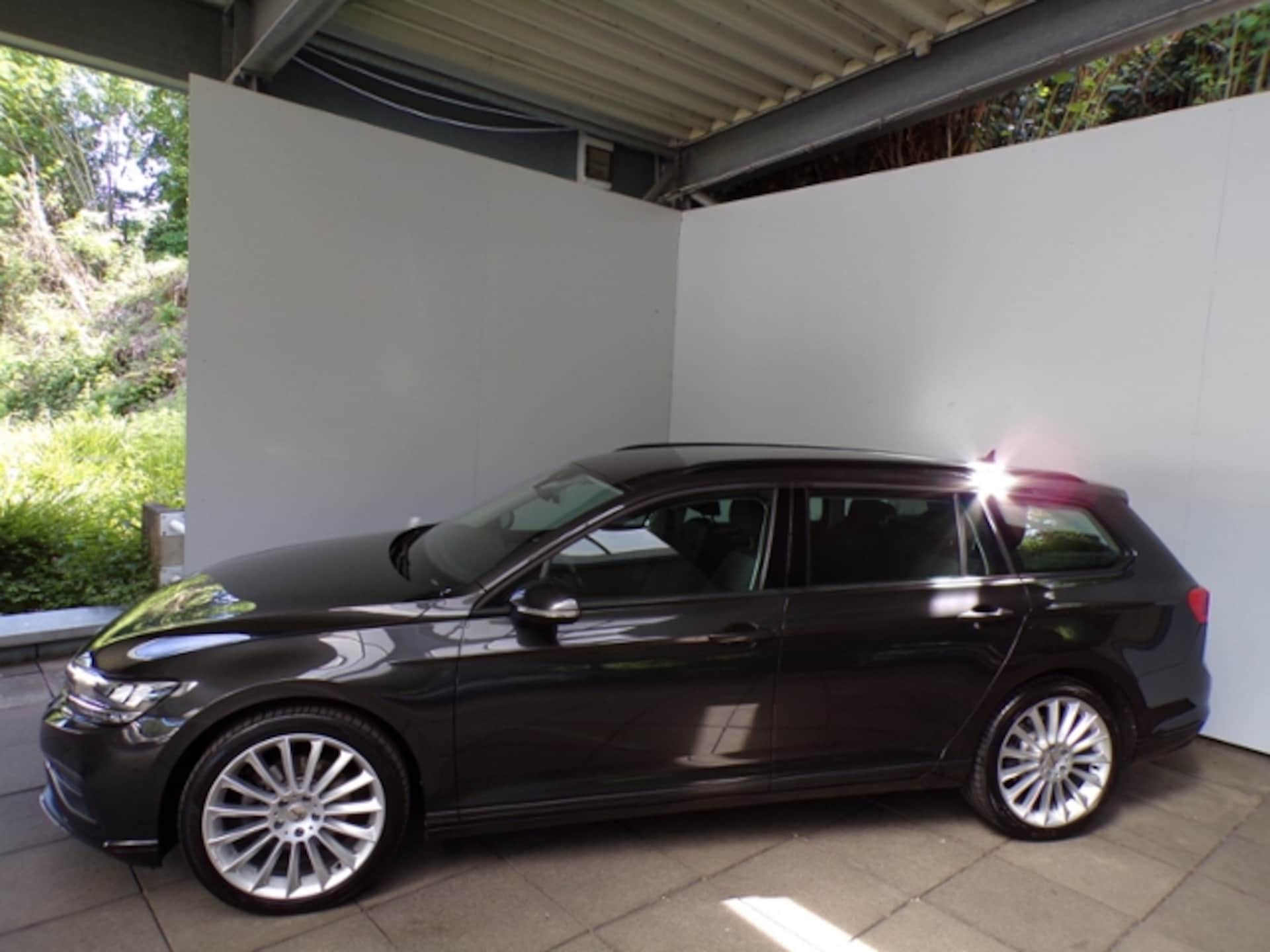 Volkswagen Passat Variant Basis-Modell