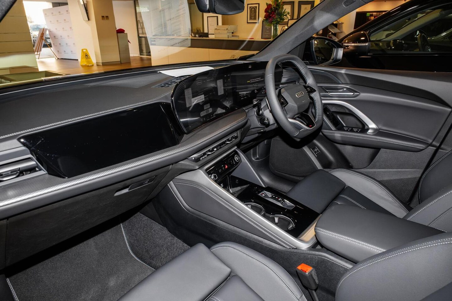 Image about Audi Q5 SUV e-hybrid quattro S tronic