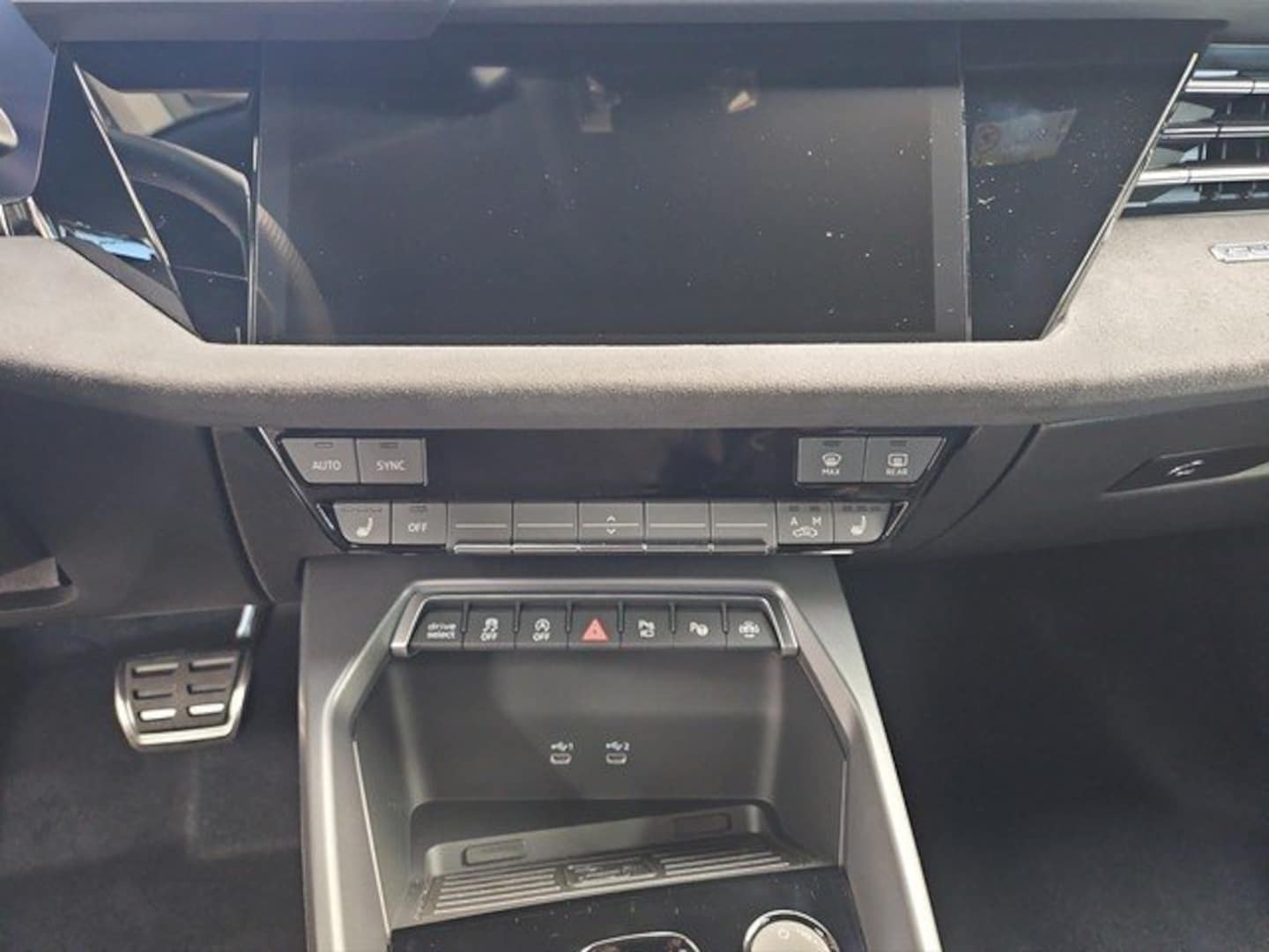 Bild über Audi S3 Limousine TFSI quattro S tronic - für weitere Informationen kontaktieren Sie den Audi Partner
