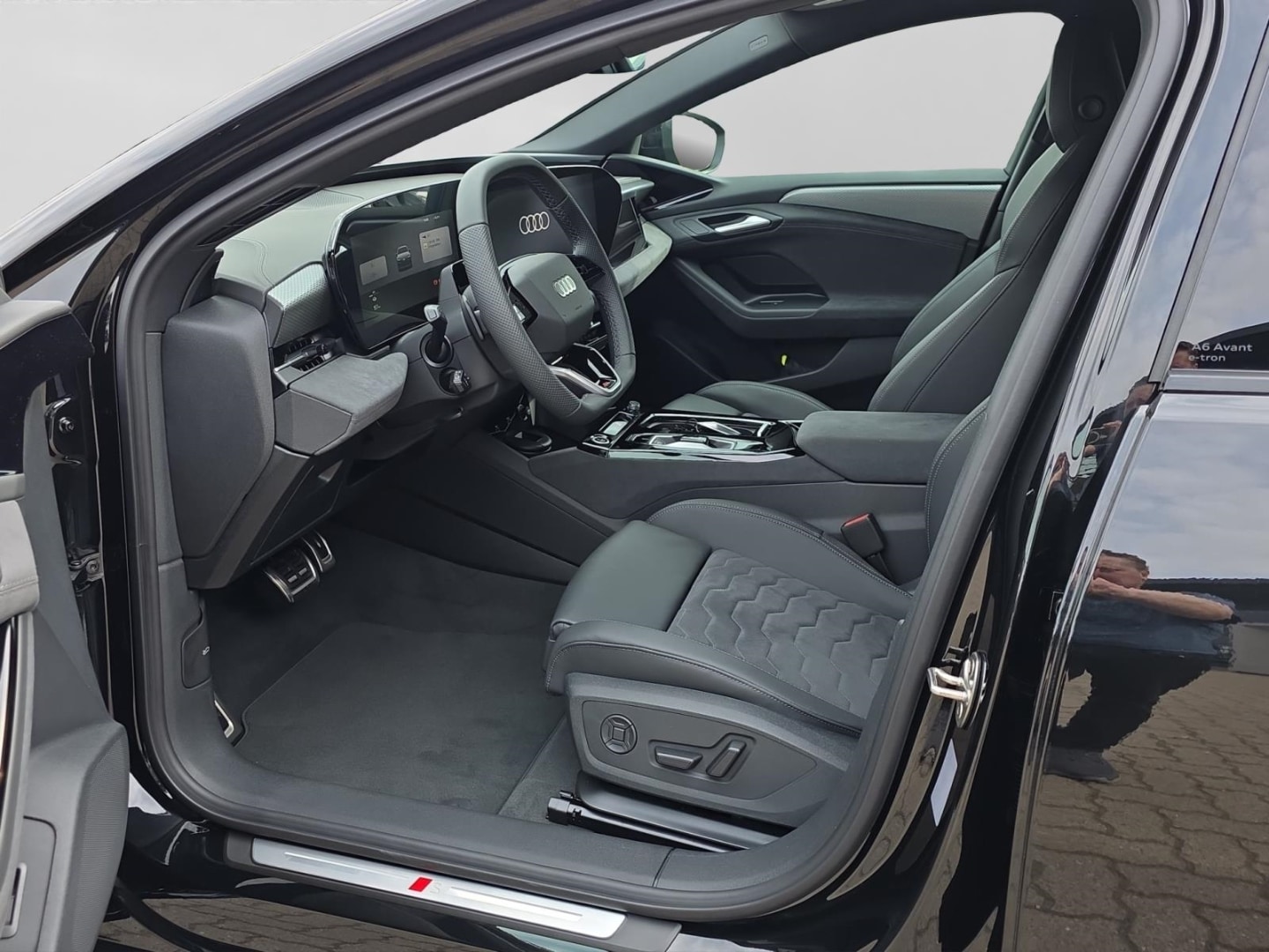 Bild über Audi A6 Avant e-tron S line business e-tron performance 270 kW - für weitere Informationen kontaktieren Sie den Audi Partner