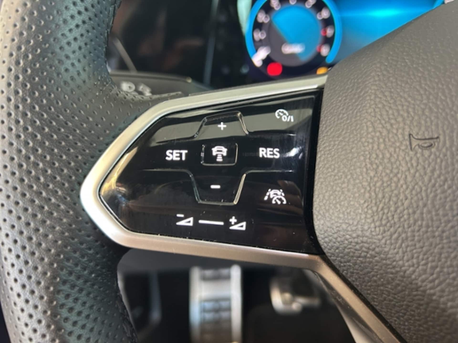 Volkswagen Golf R-Line