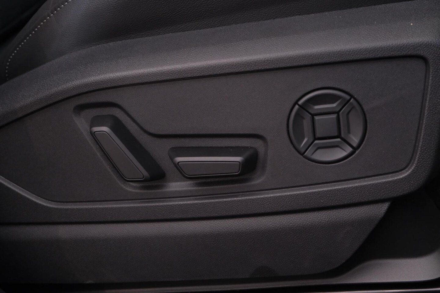 Image about Audi Q5 SUV e-hybrid quattro S tronic