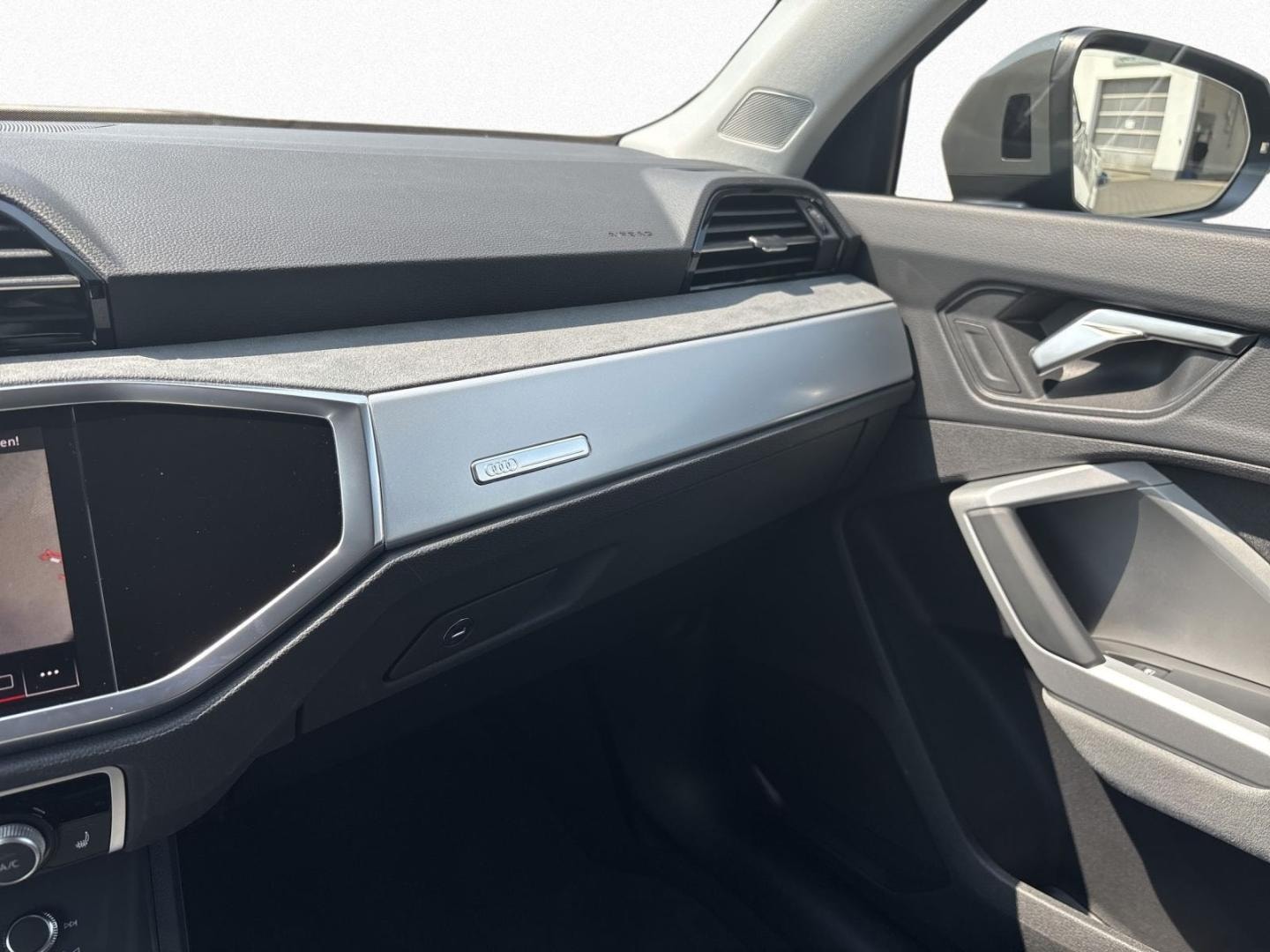 Bild über Audi Q3 TDI 110 kW S tronic - für weitere Informationen kontaktieren Sie den Audi Partner
