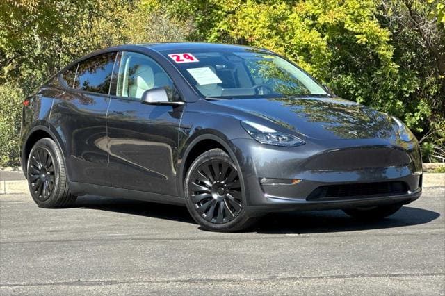 Used 2024 Tesla Model Y Long Range with VIN 7SAYGDEE7RF048932 for sale in Kansas City